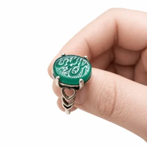 انگشتر نقره زنانه عقیق طبیعی حکاکی امن المتوکلون با رکاب قلب